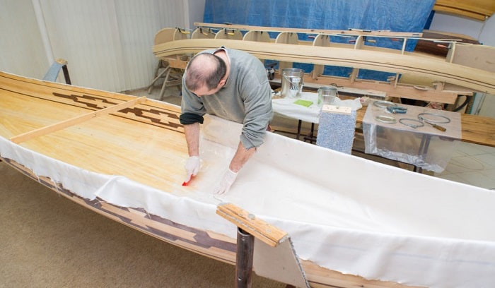 fiberglass-boat-construction-2
