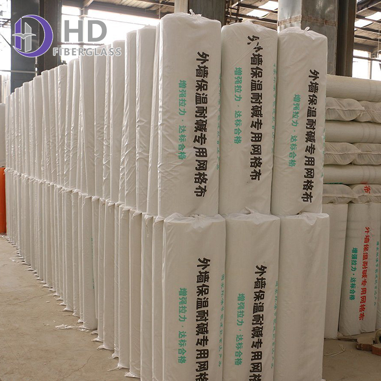 Glass fiber gridding cloth is not easy to shrink and deform and is used for waterproofing of Asphalt Roof